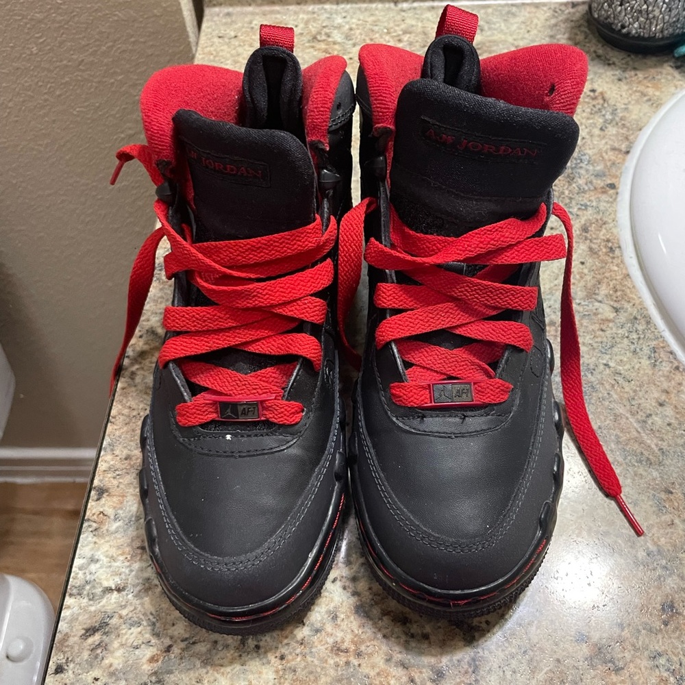 Jordans red and black size 4.5Y or 6.5 in women pre loved but in great condition